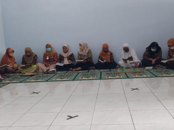 Tumbuhkan Islamic Culture SMKN 10 Semarang Adakan Khotmil Quran Tumbuhkan Islamic Culture SMKN 10 Semarang Adakan Khotmil Quran