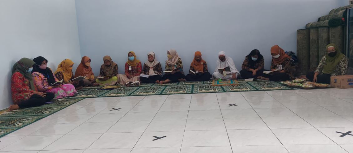 Tumbuhkan Islamic Culture SMKN 10 Semarang Adakan Khotmil Quran Tumbuhkan Islamic Culture SMKN 10 Semarang Adakan Khotmil Quran