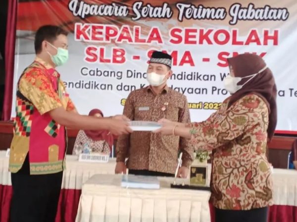 Serah Terima Jabatan Kepala SMK Negeri 9 Semarang Serah Terima Jabatan Kepala SMK Negeri 9 Semarang