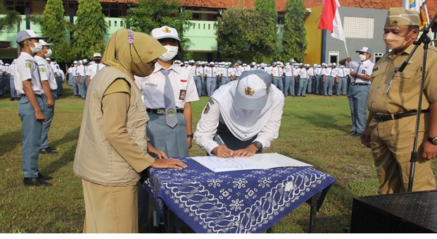Sertijab Pengurus OSIS Tahun 2022 SMKN 1 Semarang
