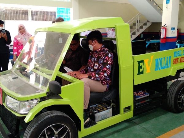 SMK Negeri 3 Semarang Kembangkan Mobil Listrik Bersama PT. Surya Tekno Mandiri (Estima Industry)