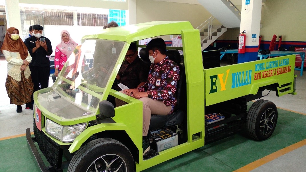 SMK Negeri 3 Semarang Kembangkan Mobil Listrik Bersama PT. Surya Tekno Mandiri (Estima Industry)
