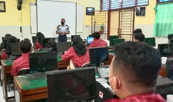 Alumni SMKN 4 Sosialisaikan Sekolah Kedinasan