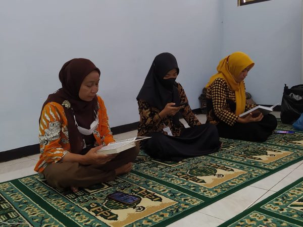 Tilawatil Qur'an Keluarga SMKN 10 Semarang