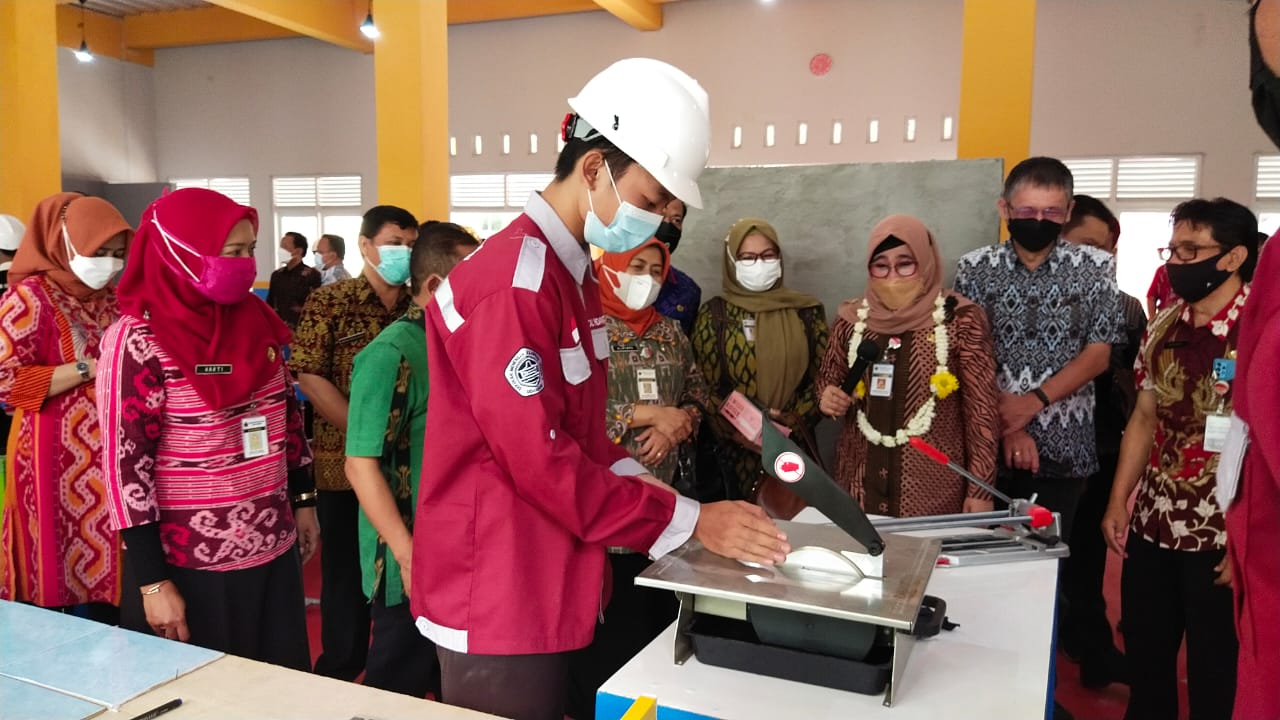 Menuju Pusat Keunggulan, SMKN 10 Semarang Belajar dari SMKN 7