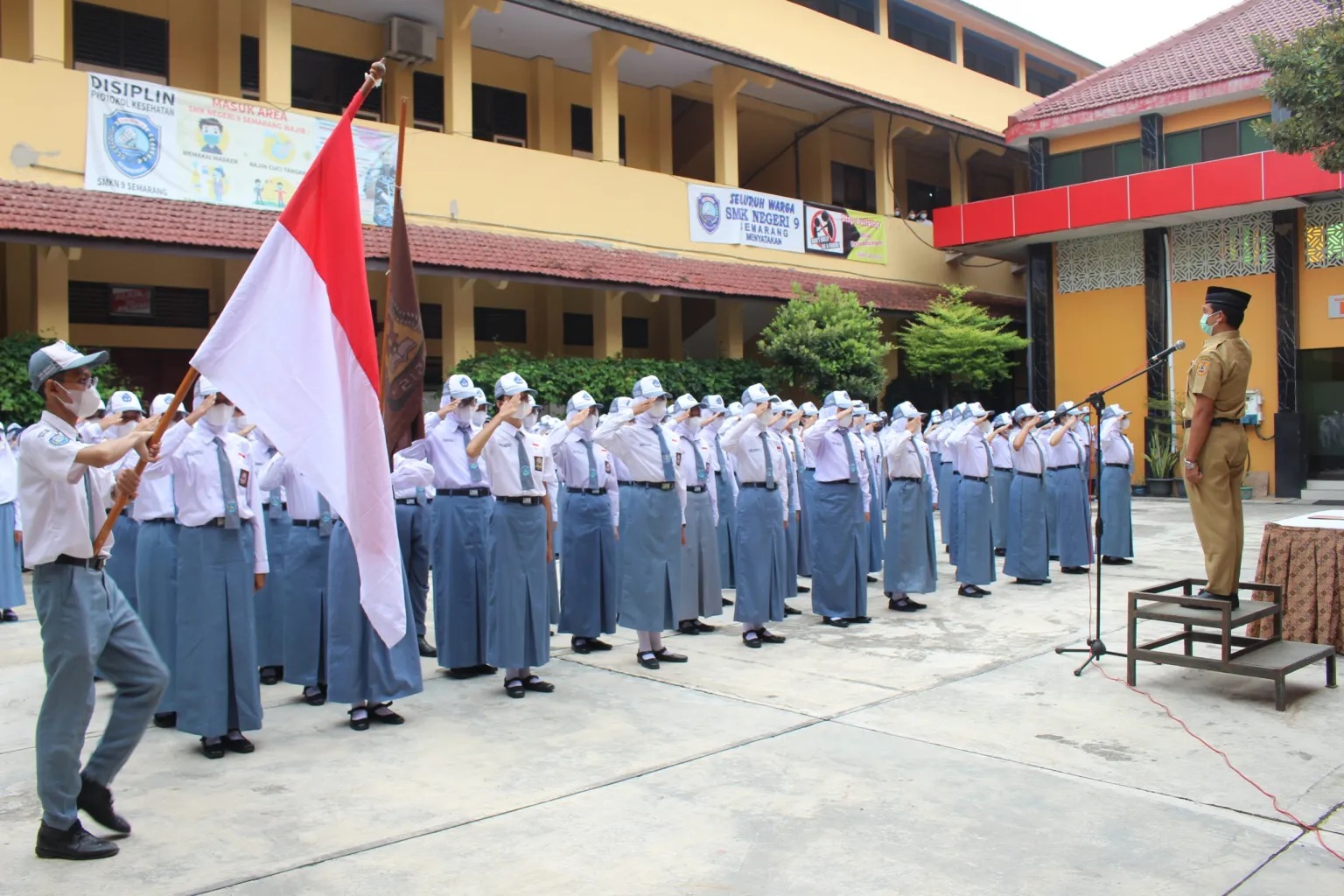 SMKN 9 Semarang lantik Pengurus OSIS Periode Tahun 2021/2022 SMKN 9 Semarang lantik Pengurus OSIS Periode Tahun 2021/2022