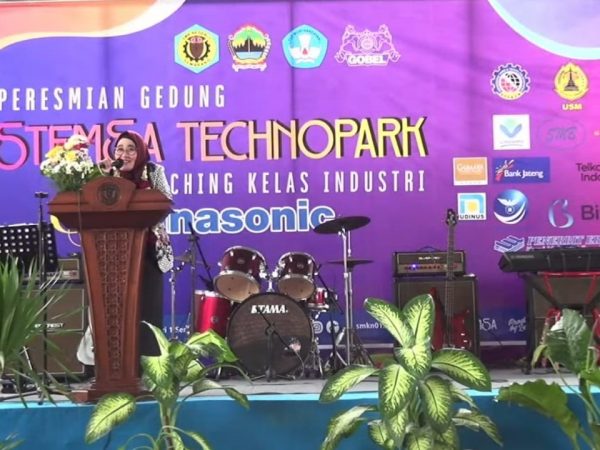 Kadisdikbud Provinsi Jateng Resmikan STEMSA Technopark dan Kelas Industri Kadisdikbud Provinsi Jateng Resmikan STEMSA Technopark dan Kelas Industri