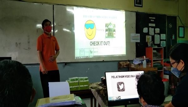 SMK Marsudirini St.Fransiskus Mempererat Kemitraan Dengan Memberi Pelatihan Bagi Guru Dan Siswa SMP Mitra SMK Marsudirini St.Fransiskus Mempererat Kemitraan Dengan Memberi Pelatihan Bagi Guru Dan Siswa SMP Mitra