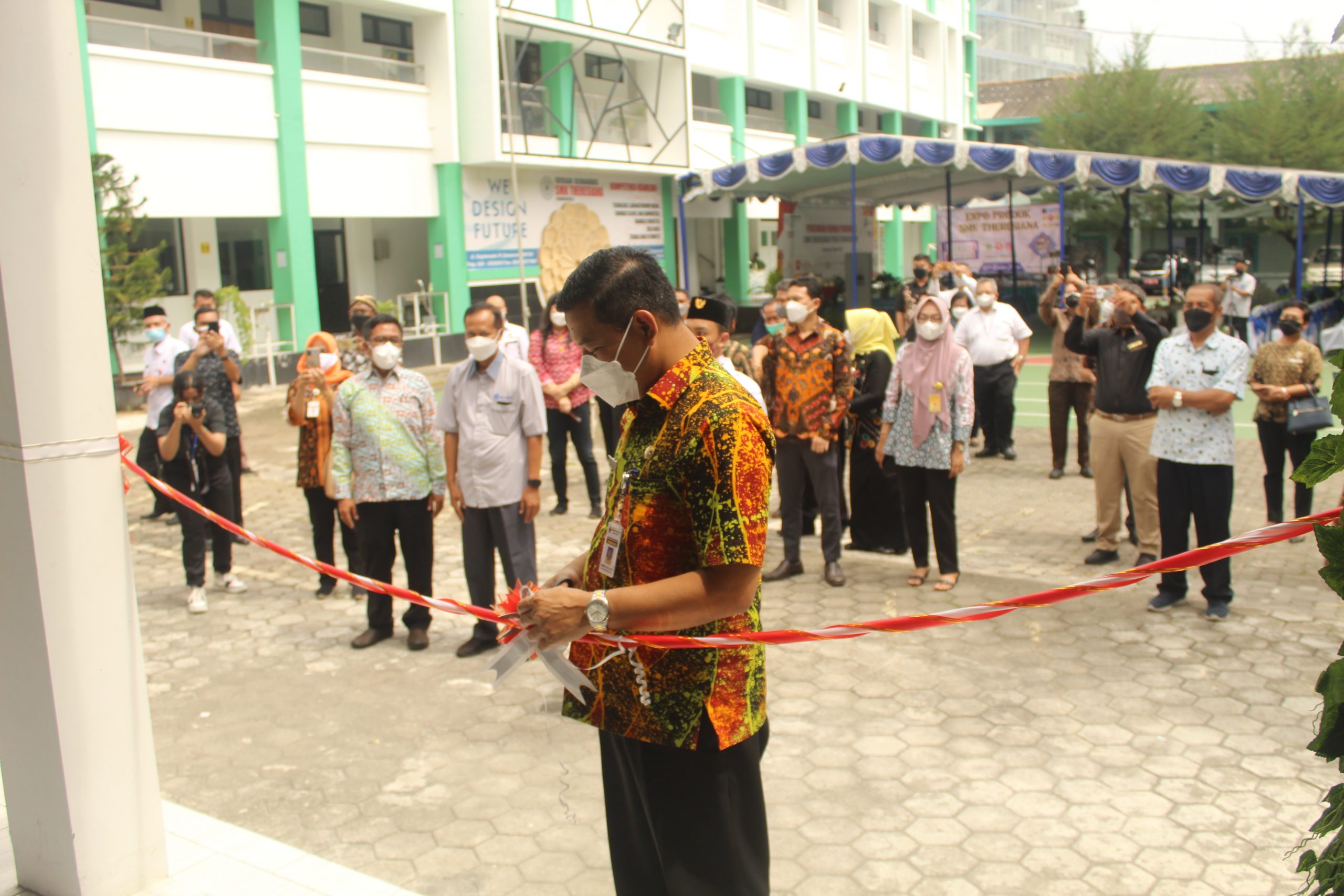 Rumah Produksi Pusat Keunggulan  SMK Theresiana Semarang Resmi Beroperasi
