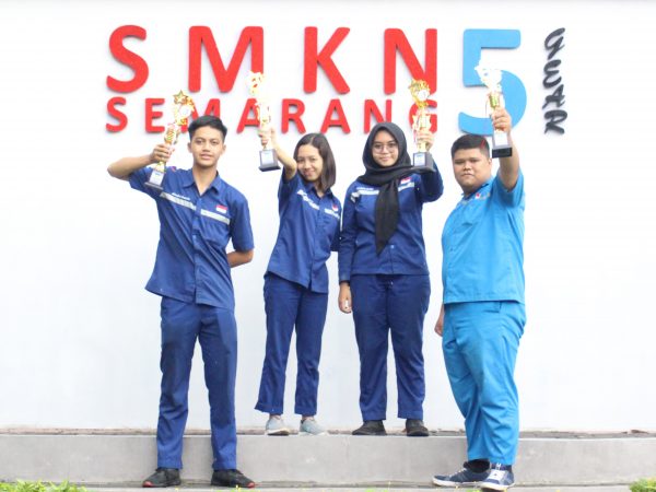 SMK Negeri 5 Semarang Borong Piala LKS Teknik Pemesinan SMK Negeri 5 Semarang Borong Piala LKS Teknik Pemesinan