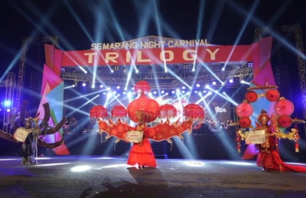 Penampilan Perwakilan SMAN 13 Semarang dalam Semarang Night Carnival 2022