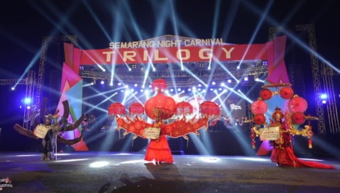 Penampilan Perwakilan SMAN 13 Semarang dalam Semarang Night Carnival 2022 Penampilan Perwakilan SMAN 13 Semarang dalam Semarang Night Carnival 2022