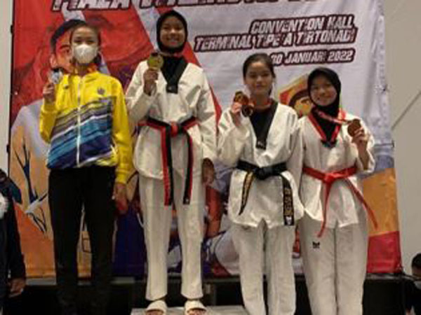 Siswa SMKN 6 Semarang Sabet Perunggu Kejuaraan Taekwondo Siswa SMKN 6 Semarang Sabet Perunggu Kejuaraan Taekwondo