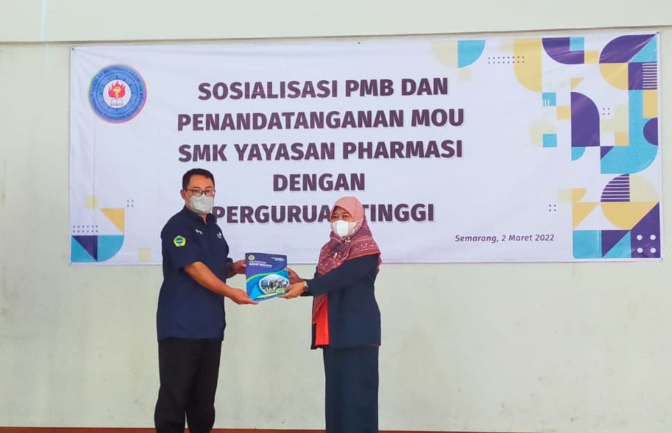 Sosialisasi dan Penandatanganan Kerja Sama SMK Yayasan Pharmasi dengan Perguruan Tinggi Sosialisasi dan Penandatanganan Kerja Sama SMK Yayasan Pharmasi dengan Perguruan Tinggi