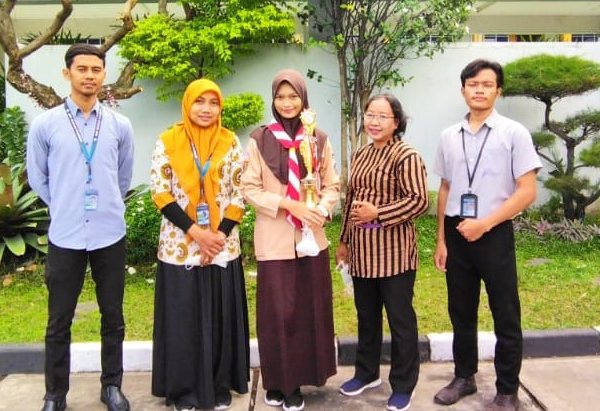 SMK Yayasan Pharmasi Juara 1 LKS Bisnis Daring dan Pemasaran Tingkat Kota Semarang SMK Yayasan Pharmasi Juara 1 LKS Bisnis Daring dan Pemasaran Tingkat Kota Semarang