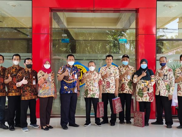 Studi Tiru SMK Negeri 1 Adiwerna Di SMK Negeri 01 Semarang (STEMSA)