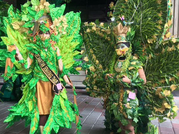 Siswi SMK Negeri 6 Semarang Meriahkan Semarang Night Carnival 2022