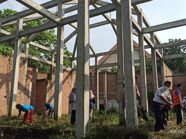 Gotong Royong Mewujudkan Masjid SMKN 10 Semarang