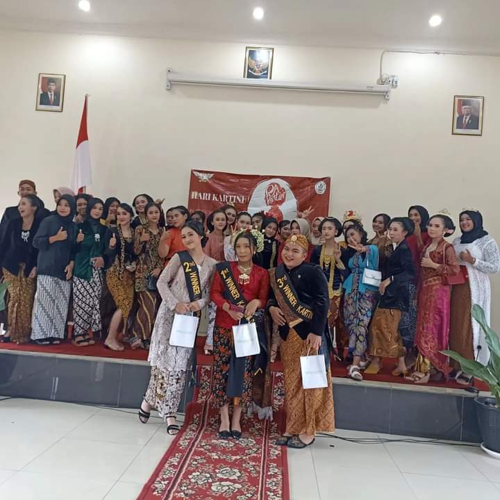 Peringatan hari Kartini di SMKN 1 Bawen Peringatan hari Kartini di SMKN 1 Bawen