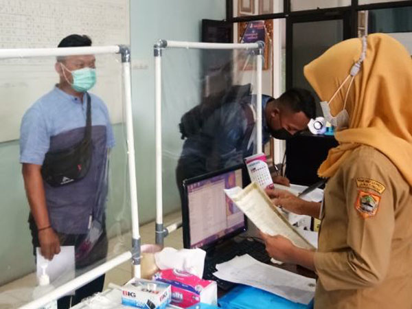 Kebahagiaan Siswa Menerima Ijazah untuk Meningkatkan Pendidikan dan Pekerjaan