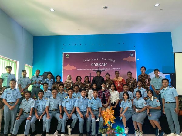 Perayaan Paskah Perdana SMK Negeri 10 Semarang