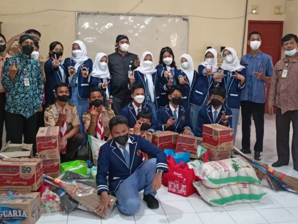 OSIS dan Pramuka SMAN 1 Bergas Bersinergi  Dalam Kegiatan Bakti Sosial Ke Panti Asuhan