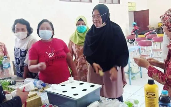 SMK Negeri 1 Bawen Ikut Membagun Desa
