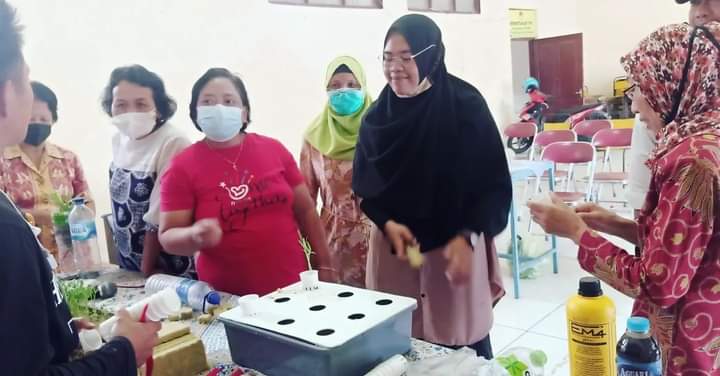 SMK Negeri 1 Bawen Ikut Membagun Desa SMK Negeri 1 Bawen Ikut Membagun Desa