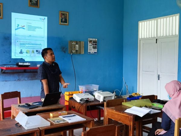 Microteaching FO oleh Telkom di SMKN Satu Atap Tuntang