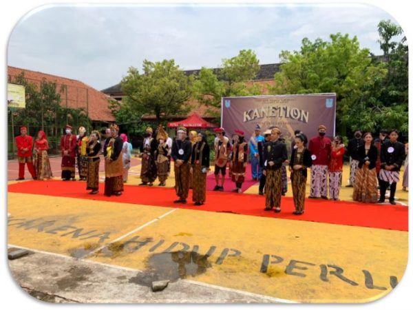 Perayaan Hari Kartini di SMAN 6 Semarang