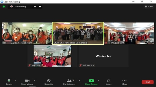“English Learning” Antara SMK St. Fransiskus dan SMA Tu Doan Loc Bin Lang Son Vietnam
