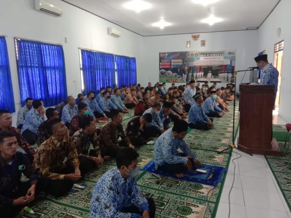 PTM 100 Persen, SMKN 10 Semarang Laksanakan Sholat Jumat