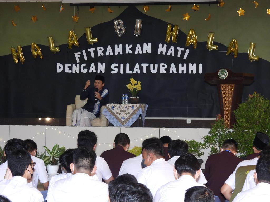 SMAHA Gelar Halal Bi Halal di Hari Pertama Sekolah SMAHA Gelar Halal Bi Halal di Hari Pertama Sekolah