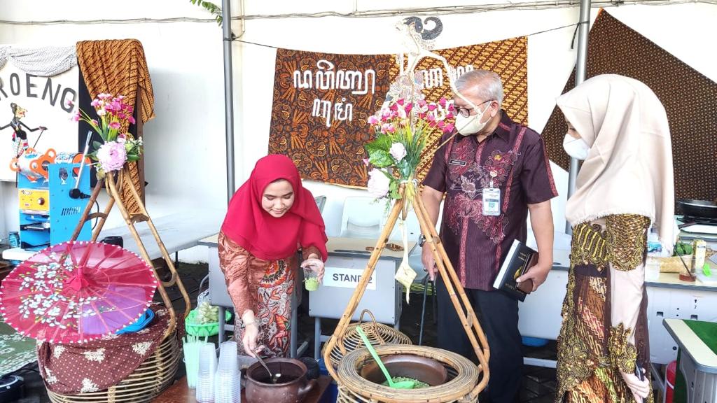 SMAHA Traditional Festival: Nguri-Nguri Budaya melalui Permainan dan Makanan Tradisional