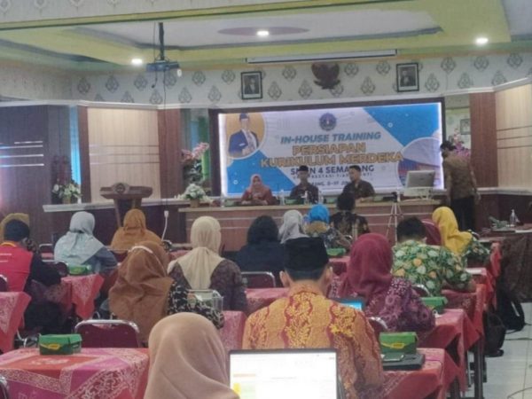 In House Training Penyusunan Kurikulum Merdeka SMKN 4 Semarang