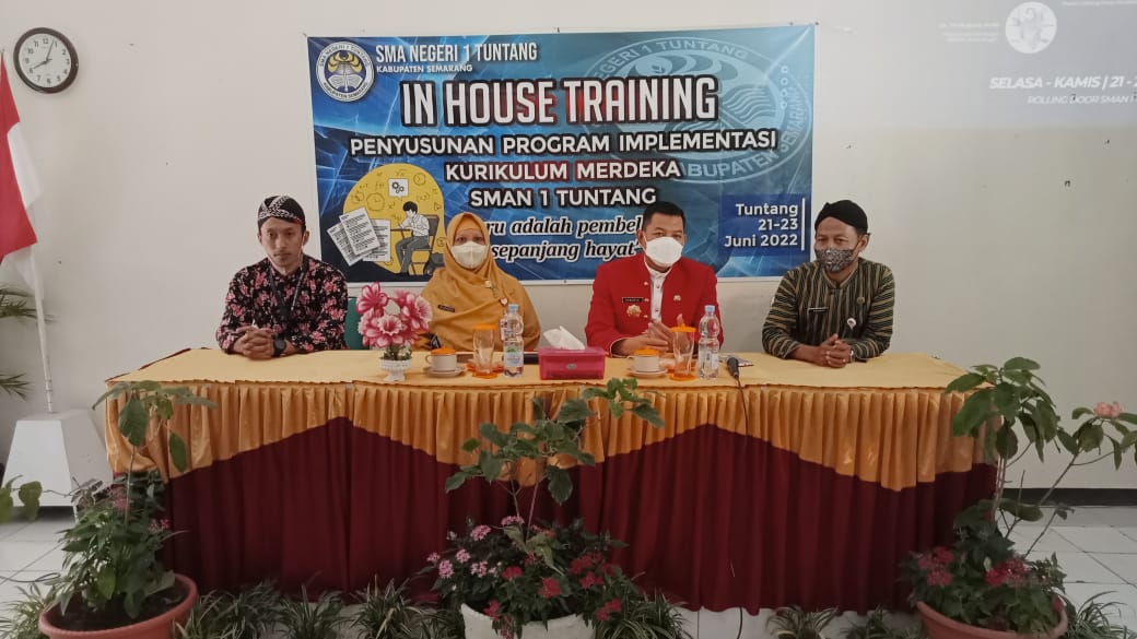IHT SMAN 1 Tuntang Dalam Rangka Merespon IKM IHT SMAN 1 Tuntang Dalam Rangka Merespon IKM