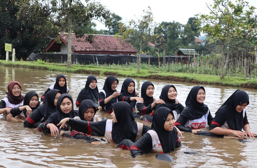 Lepas Penat, Siap Sambut Masa Depan, Refreshing Kelas XII SMA Nasima