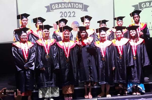 Lepas 14 Siswa SMK VMI dalam Wisuda, Pesan Kepala Sekolah: Silakan Diaplikasikan Semua Ilmu