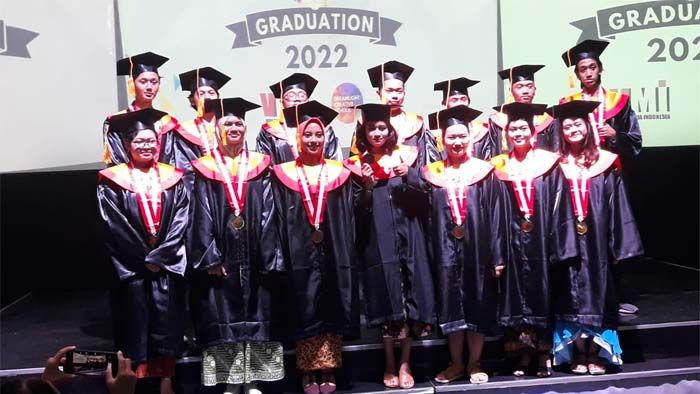 Lepas 14 Siswa SMK VMI dalam Wisuda, Pesan Kepala Sekolah: Silakan Diaplikasikan Semua Ilmu