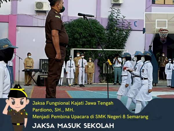 Tim Kejaksaan Tinggi Jawa Tengah Jadi Pembina Upacara di SMK N 8 Semarang