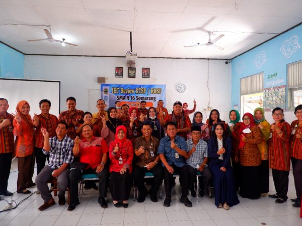 Sinergi SMAN 16 Semarang Menyongsong Kurikulum Merdeka