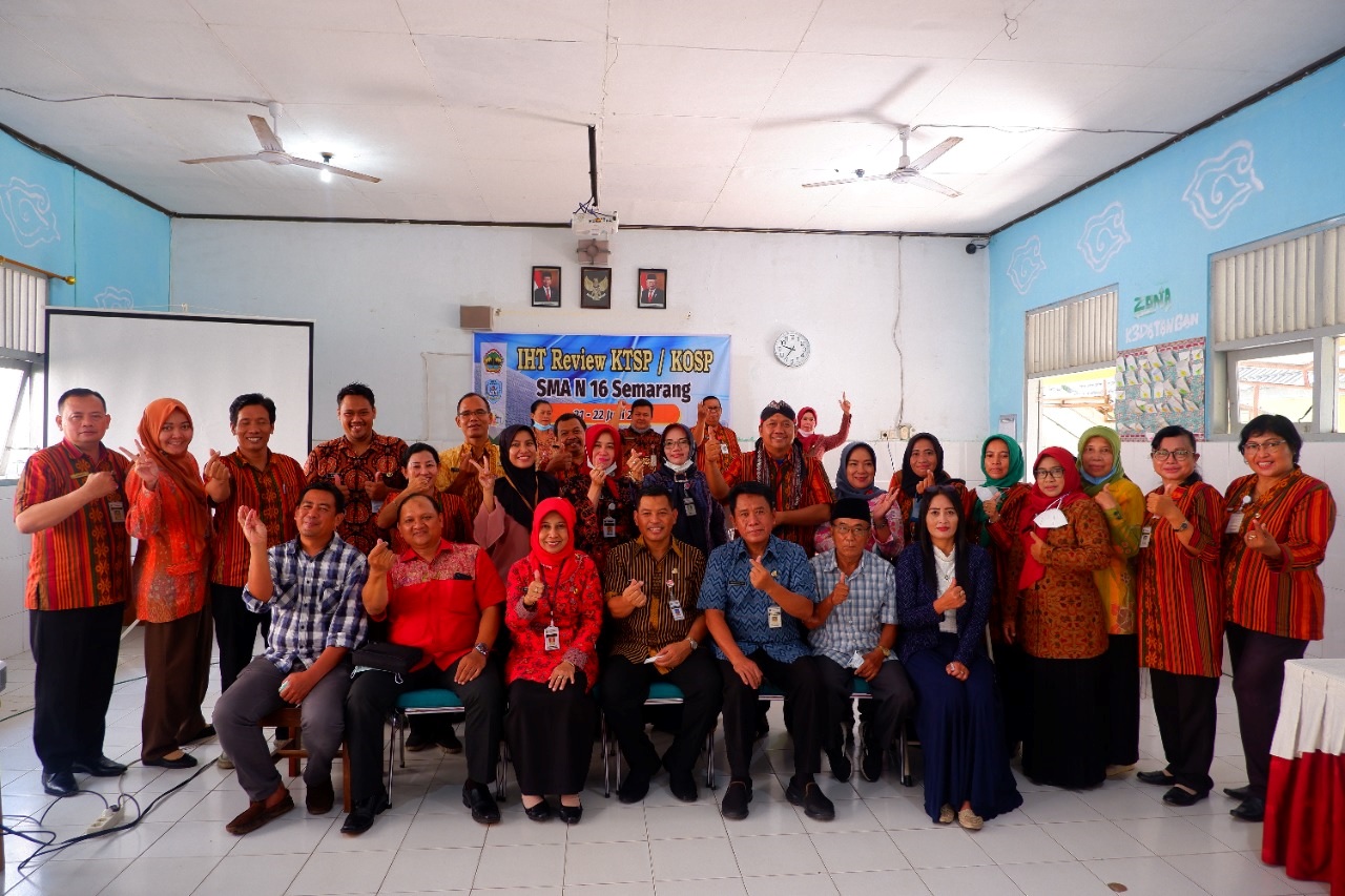 Sinergi SMAN 16 Semarang Menyongsong Kurikulum Merdeka