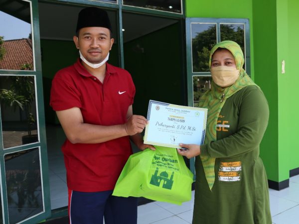 SMAN 11 Semarang Bentuk Karakter  Saling Berbagi Melalui Kegiatan Idul Qurban
