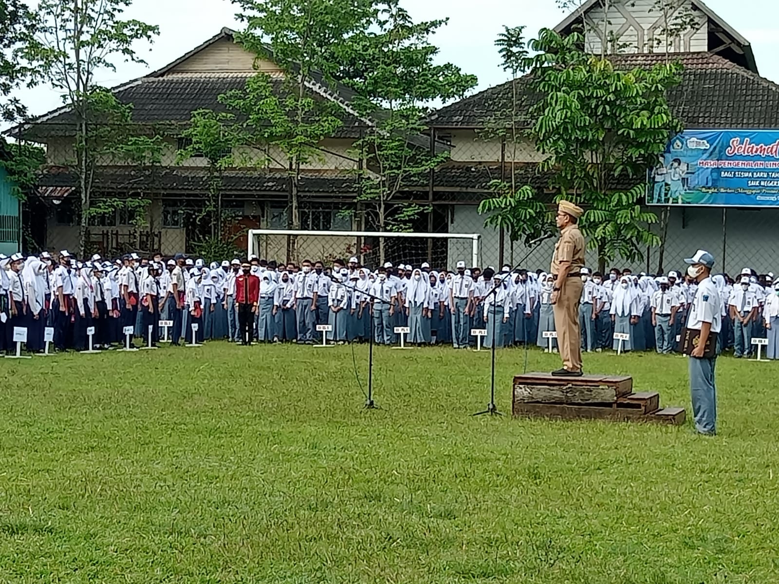MPLS: Wadah Pengenalan Ekosistem Menyenangkan di SMKN 11 Semarang MPLS: Wadah Pengenalan Ekosistem Menyenangkan di SMKN 11 Semarang