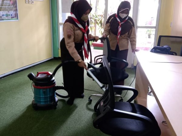 Buku Saku Kebaikan Memantik Olah Laku Siswa SMKN 11 Semarang