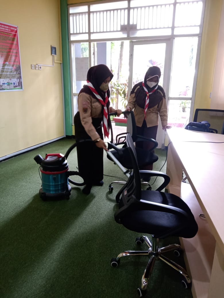 Buku Saku Kebaikan Memantik Olah Laku Siswa SMKN 11 Semarang