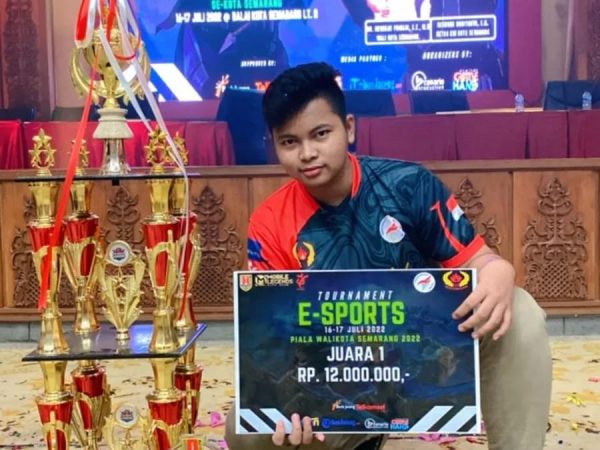 Siswa Perhotelan SMK Yayasan Pharmasi Raih Juara 1 Lomba E-Sport Piala Walikota Semarang