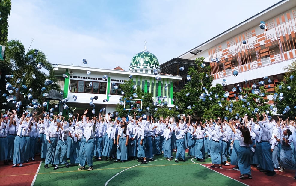 Pelepasan Penuh Makna Siswa Kelas XII SMKN 6 Semarang Tahun Ajaran 2021-2022