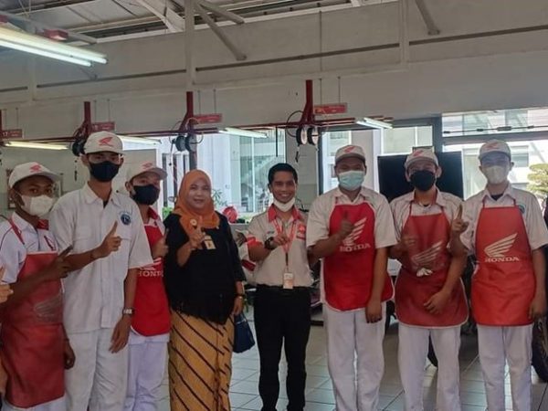 6 Siswa SMKN 4 Semarang ikuti program M3  HONDA 2022