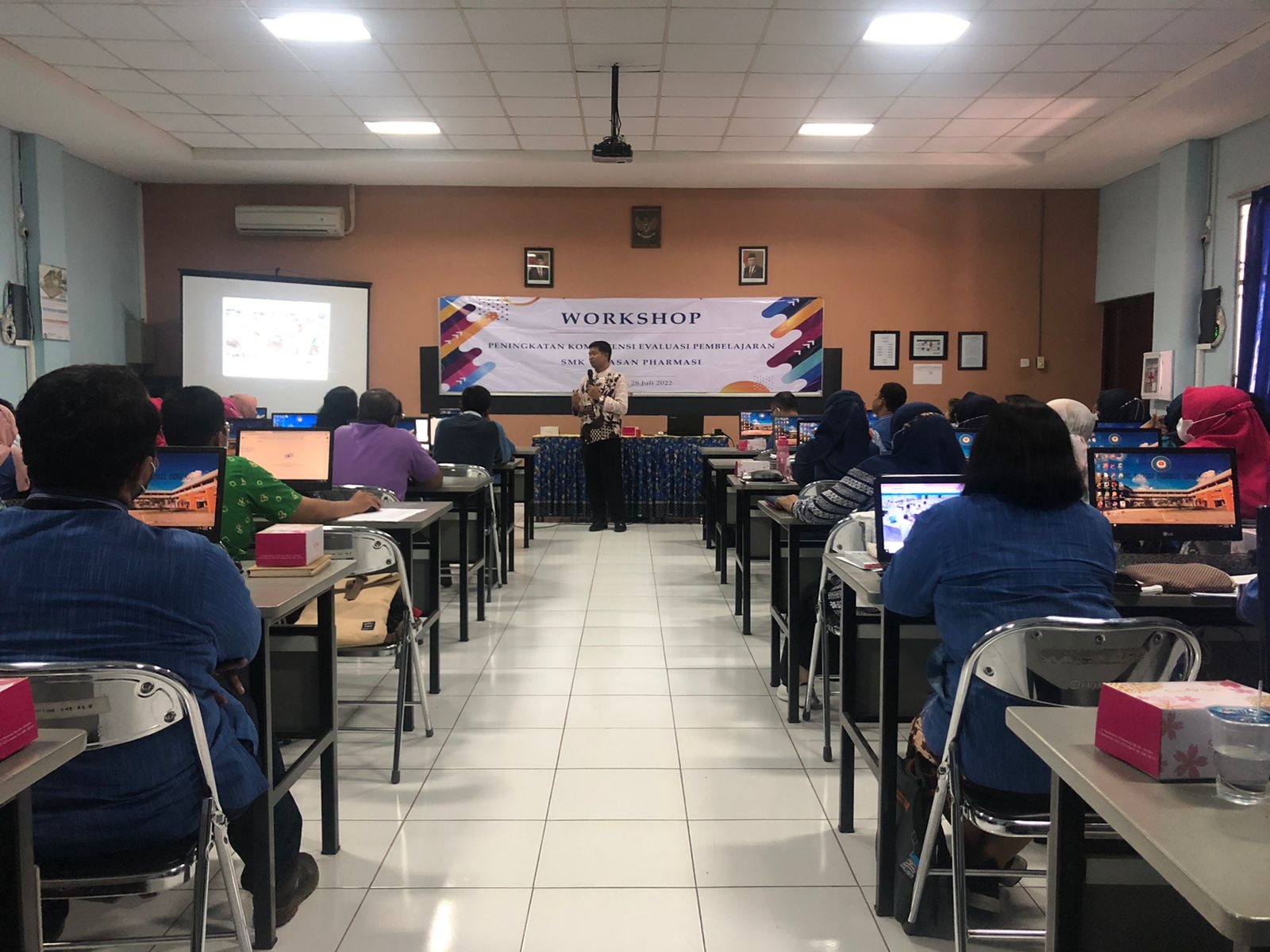 Workshop Peningkatan Kompetensi Evaluasi Pembelajaran Workshop Peningkatan Kompetensi Evaluasi Pembelajaran